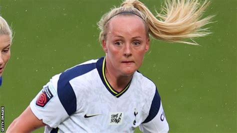 Chloe Peplow: Reading sign former Tottenham midfielder 